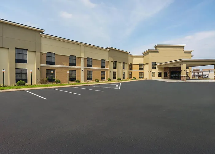 Clarion Inn & Suites Evansville Eastland Area